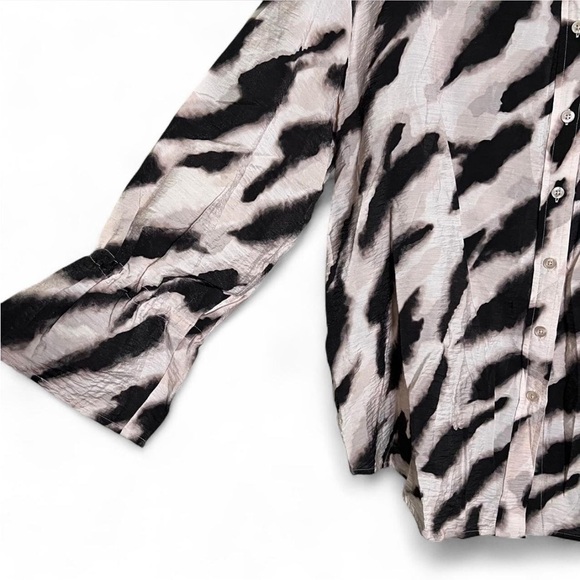 Simply Vera Cheetah Print Blouse XXL Oversized Flowy Button-Up Top - Picture 3 of 6